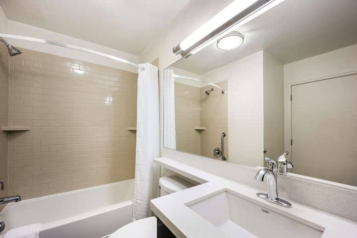 Room 13 of 21